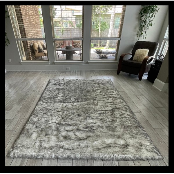 Gray tone faux wool carpet